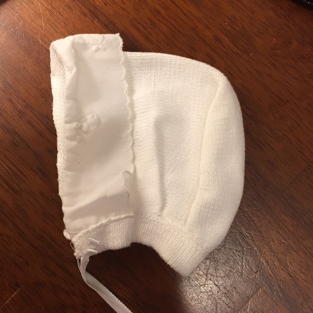 NWOT / Baby 👶 Bonnet / delicate and sweet